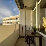 - Haus K, App 0k0706 *