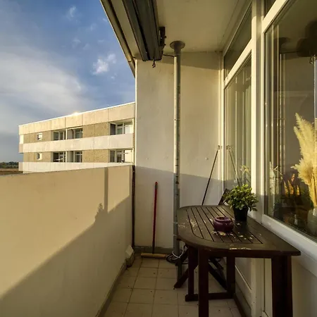 - Haus K, App 0k0706 *